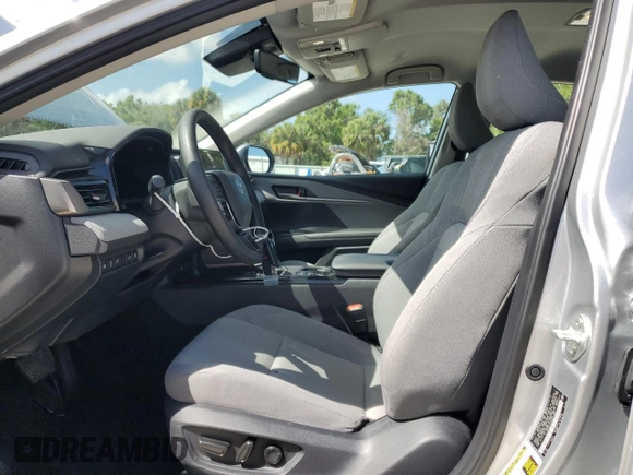 2025 Toyota Camry LE z VIN 4T1DAACK3SU022986, wystawiony jako Copart lot #51407485 z przebiegiem 6 490 mil mil oraz Szkoda całkowita • Salvage title. Historia ofert i sprzedaży dostępna na DreamBid. Obrazek 7.