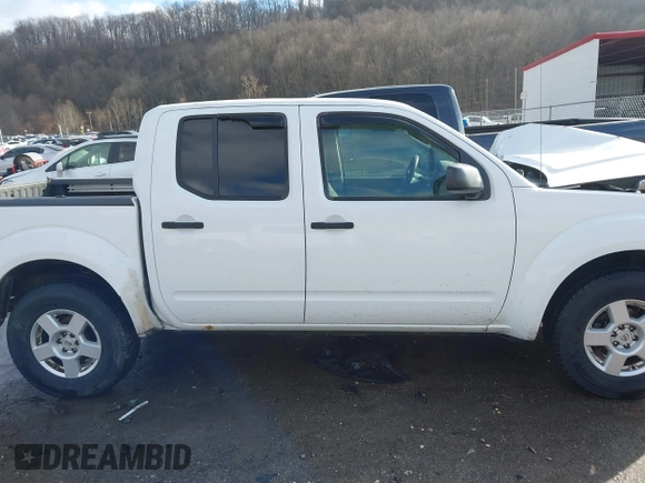 2007 Nissan Frontier SE z VIN 1N6AD07UX7C421926, wystawiony jako IAAI lot #41510697 z przebiegiem 273 908 mil mil oraz . Historia ofert i sprzedaży dostępna na DreamBid. Obrazek 13.