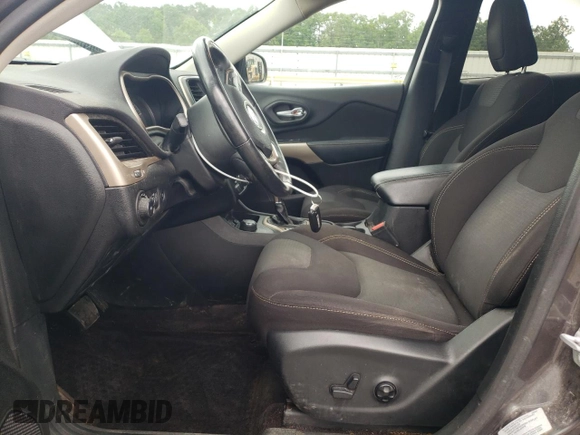 2017 Jeep Cherokee Latitude z VIN 1C4PJMCS6HW656227, wystawiony jako Copart lot #56210775 z przebiegiem 98 770 mil mil oraz Szkoda całkowita • Salvage title. Historia ofert i sprzedaży dostępna na DreamBid. Obrazek 7.