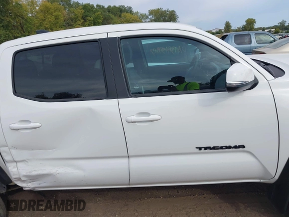 2023 Toyota Tacoma SR z VIN 3TMCZ5AN1PM637609, wystawiony jako IAAI lot #40345917 z przebiegiem 12 614 mil mil oraz . Historia ofert i sprzedaży dostępna na DreamBid. Obrazek 13.