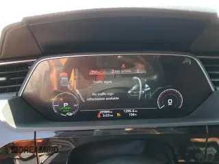 2021 Audi e-tron Sportback Prestige z VIN WA13ABGE6MB007966, wystawiony jako Copart lot #64278064 z przebiegiem 26 989 mil mil oraz Szkody całkowita. Historia ofert i sprzedaży dostępna na DreamBid. Obrazek 9.