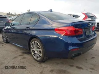 2019 BMW 5 Series M550i xDrive z VIN WBAJB9C54KB288992, wystawiony jako IAAI lot #41302127 z przebiegiem 48 418 mil mil oraz . Historia ofert i sprzedaży dostępna na DreamBid. Obrazek 3.