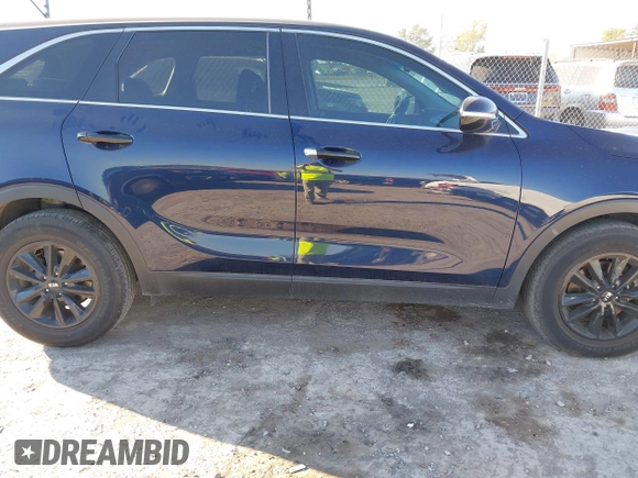 2020 Kia Sorento LX with VIN 5XYPG4A34LG631388, listed as a IAAI auction lot 40513563 with 112,565 mi miles. Bid and sale history available at carsss.com. Image 14.