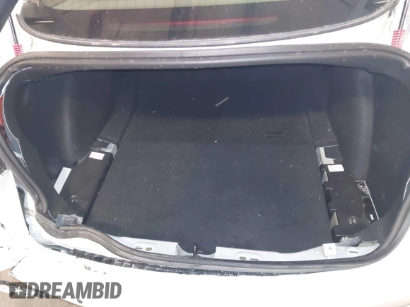 2019 Tesla Model 3 Mid Range z VIN 5YJ3E1EA5KF317542, wystawiony jako IAAI lot #42050461 z przebiegiem 55 054 mil mil oraz . Historia ofert i sprzedaży dostępna na DreamBid. Obrazek 20.