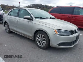 2011 Volkswagen Jetta SE z VIN 3VWDZ7AJ6BM368140, wystawiony jako IAAI lot #40918924 z przebiegiem 198 076 mil mil oraz . Historia ofert i sprzedaży dostępna na DreamBid. Obrazek 1.