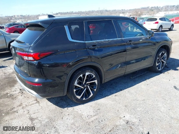 2022 Mitsubishi Outlander SE with VIN JA4J4UA83NZ065488, listed as a IAAI auction lot 41902528 with 56,055 mi miles. Bid and sale history available at carsss.com. Image 4.