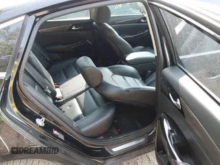 2020 Kia Cadenza Technology with VIN KNALC4J14L5220622, listed as a IAAI auction lot 39943889 with 67,468 mi miles. Bid and sale history available at carsss.com. Image 8.