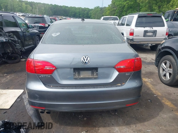 2014 Volkswagen Jetta SE z VIN 3VWD17AJ9EM298175, wystawiony jako IAAI lot #42084756 z przebiegiem 93 039 mil mil oraz . Historia ofert i sprzedaży dostępna na DreamBid. Obrazek 15.