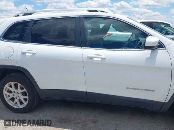 2018 Jeep Cherokee Latitude with VIN 1C4PJLCX3JD551801, listed as a IAAI auction lot 42226643 with 89,246 mi miles and . Bid and sale history available at DreamBid. Image 13.
