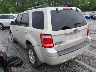 2008 Ford Escape Limited z VIN 1FMCU94138KA47933, wystawiony jako IAAI lot #42262752 z przebiegiem 116 133 mil mil oraz . Historia ofert i sprzedaży dostępna na DreamBid. Obrazek 3.