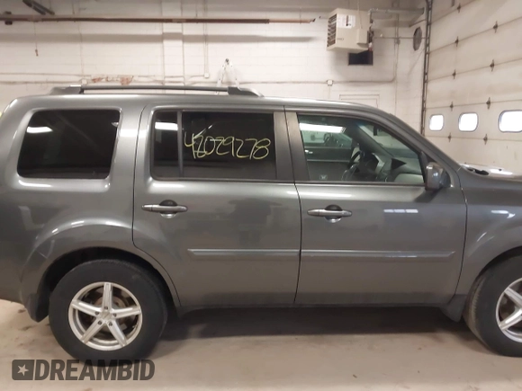2011 Honda Pilot EX-L with VIN 5FNYF4H55BB039079, listed as a IAAI auction lot 42029278 with 173,216 mi miles. Bid and sale history available at carsss.com. Image 13.