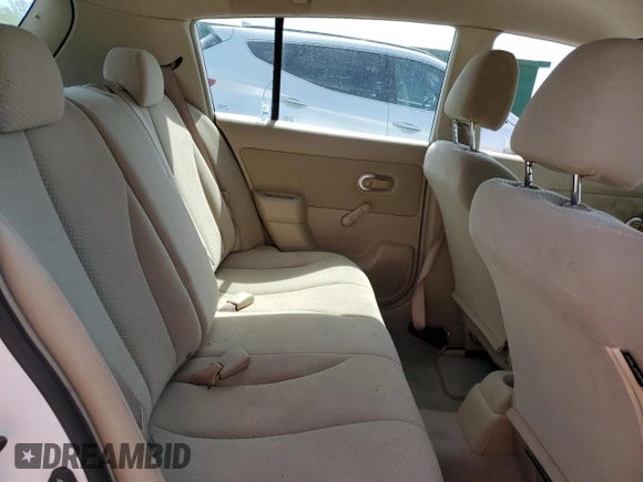 2010 Nissan Versa S z VIN 3N1BC1CP6AL447762, wystawiony jako Copart lot #53617295 z przebiegiem 165 846 mil mil oraz Szkoda całkowita • Salvage title. Historia ofert i sprzedaży dostępna na DreamBid. Obrazek 10.