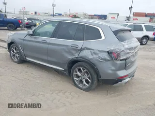 2024 BMW X3 sDrive30i z VIN 5UX43DP02R9U43683, wystawiony jako IAAI lot #41934613 z przebiegiem 2 130 mil mil oraz . Historia ofert i sprzedaży dostępna na DreamBid. Obrazek 3.