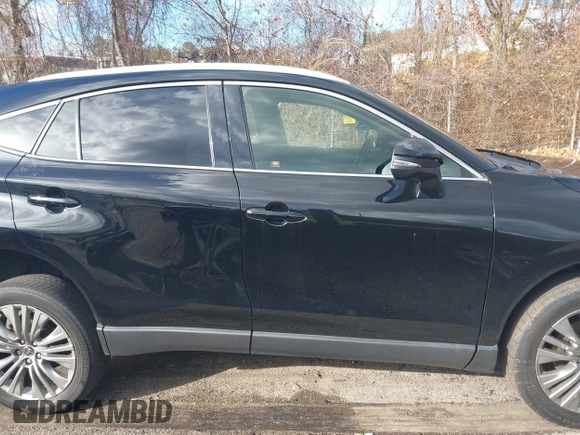 2021 Toyota Venza LE with VIN JTEAAAAH9MJ004071, listed as a IAAI auction lot 40933200 with 65,506 mi miles and . Bid and sale history available at carsss.com. Image 12.