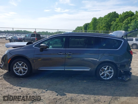 2020 Chrysler Pacifica Touring L Plus z VIN 2C4RC1EG5LR203664, wystawiony jako IAAI lot #42088493 z przebiegiem 104 745 mil mil oraz . Historia ofert i sprzedaży dostępna na DreamBid. Obrazek 14.