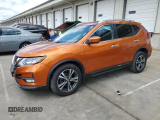 2017 Nissan Rogue SL z VIN JN8AT2MV1HW014354, wystawiony jako Copart lot #55748095 z przebiegiem 105 631 mil mil oraz Szkoda całkowita • Salvage title. Historia ofert i sprzedaży dostępna na DreamBid. Obrazek 1.