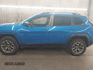 2020 Jeep Cherokee Trailhawk with VIN 1C4PJMBX6LD656570, listed as a IAAI auction lot 42399597 with 88,348 mi miles and . Bid and sale history available at DreamBid. Image 15.