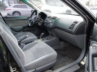 2001 Honda Civic EX with VIN 2HGES26761H598920, listed as a IAAI auction lot 41852164 with 197,463 mi miles. Bid and sale history available at carsss.com. Image 5.