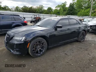 2019 Chrysler 300 S z VIN 2C3CCABG0KH601139, wystawiony jako Copart lot #59039125 z przebiegiem 82 672 mil mil oraz Czysty tytuł • Clean title. Historia ofert i sprzedaży dostępna na DreamBid. Obrazek 1.