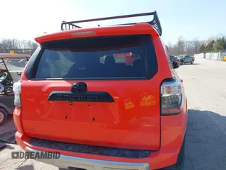 2024 Toyota 4Runner TRD Off Road z VIN JTERU5JR4R6286298, wystawiony jako IAAI lot #41748324 z przebiegiem 9 707 mil mil oraz . Historia ofert i sprzedaży dostępna na DreamBid. Obrazek 17.