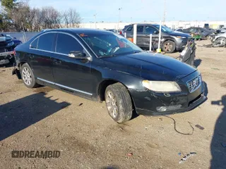 2010 Volvo S80 I6 with VIN YV1960AS8A1128613, listed as a IAAI auction lot 41476987 with 209,453 mi miles. Bid and sale history available at carsss.com. Image 1.