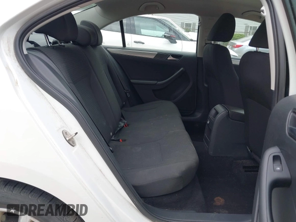 2015 Volkswagen Jetta SE z VIN 3VWD17AJ8FM323116, wystawiony jako IAAI lot #42246679 z przebiegiem 175 446 mil mil oraz . Historia ofert i sprzedaży dostępna na DreamBid. Obrazek 8.