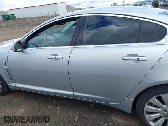2009 Jaguar XF Premium Luxury with VIN SAJWA06B69HR24099, listed as a IAAI auction lot 42151149 with 107,917 mi miles and . Bid and sale history available at DreamBid. Image 14.