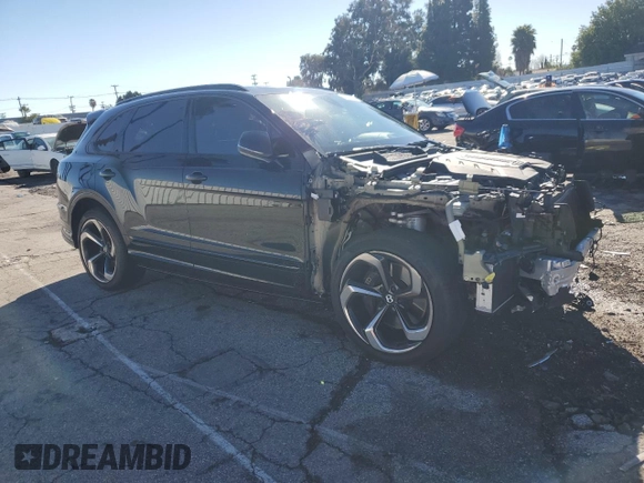 2022 Bentley Bentayga V8 z VIN SJAAM2ZV6NC016276, wystawiony jako Copart lot #39583644 z przebiegiem 5412 mil mil oraz . Historia ofert i sprzedaży dostępna na DreamBid. Obrazek 4.