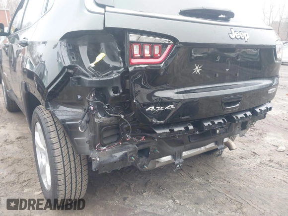 2018 Jeep Compass Altitude with VIN 3C4NJDBB0JT399781, listed as a IAAI auction lot 41711499 with 39,891 mi miles and . Bid and sale history available at carsss.com. Image 6.