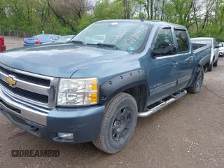 2011 Chevrolet Silverado 1500 LT with VIN 3GCPKSE33BG308883, listed as a IAAI auction lot 42130470 with 232,462 mi miles. Bid and sale history available at carsss.com. Image 17.