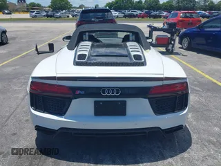 2017 Audi R8 z VIN WUAVACFX0H7903232, wystawiony jako IAAI lot #42247728 z przebiegiem 74 755 mil mil oraz . Historia ofert i sprzedaży dostępna na DreamBid. Obrazek 16.