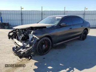 2024 BMW i7 eDrive50 z VIN WBY43EJ09RCP90865, wystawiony jako Copart lot #71088294 z przebiegiem Nie podano mil oraz Szkody całkowita. Historia ofert i sprzedaży dostępna na DreamBid. Obrazek 1.