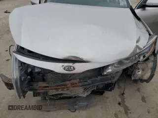 2015 Kia Optima LX z VIN KNAGM4A78F5530621, wystawiony jako Copart lot #43874535 z przebiegiem Nie podano mil oraz Szkoda całkowita • Salvage title. Historia ofert i sprzedaży dostępna na DreamBid. Obrazek 12.