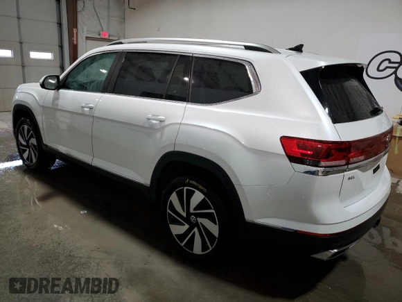 2024 Volkswagen Atlas SEL with VIN 1V2BR2CA1RC516585, listed as a Copart auction lot 44335095 with 17,611 mi miles and Clean title. Bid and sale history available at DreamBid. Image 2.