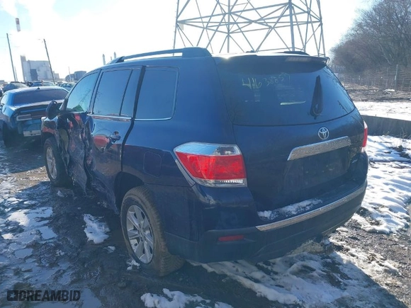 2011 Toyota Highlander with VIN 5TDBK3EH3BS080512, listed as a IAAI auction lot 41638857 with 251,903 mi miles. Bid and sale history available at carsss.com. Image 3.