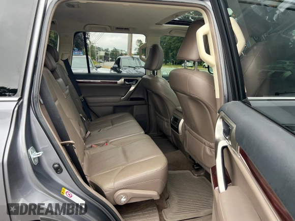 2015 Lexus GX 460 z VIN JTJBM7FX3F5118045, wystawiony jako Copart lot #64526005 z przebiegiem 228 650 mil mil oraz Czysty tytuł • Clean title. Historia ofert i sprzedaży dostępna na DreamBid. Obrazek 6.