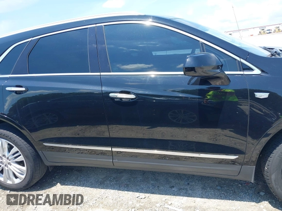 2018 Cadillac XT5 Premium Luxury AWD z VIN 1GYKNFRS3JZ112459, wystawiony jako IAAI lot #42590258 z przebiegiem 157 377 mil mil oraz . Historia ofert i sprzedaży dostępna na DreamBid. Obrazek 13.