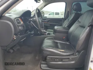 2010 Chevrolet Suburban LT with VIN 1GNUCJE02AR229968, listed as a Copart auction lot 56762975 with 305,863 mi miles and Salvage title. Bid and sale history available at DreamBid. Image 7.