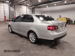 2010 Volkswagen Jetta Limited Edition z VIN 3VWRX7AJ1AM165859, wystawiony jako IAAI lot #42269603 z przebiegiem 93 615 mil mil oraz . Historia ofert i sprzedaży dostępna na DreamBid. Obrazek 3.