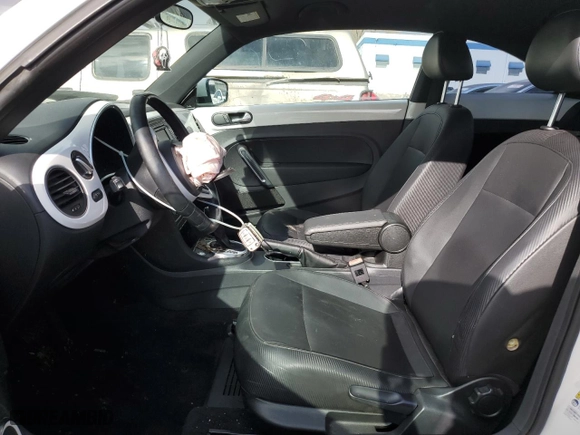 2012 Volkswagen Beetle 2.5L PZEV with VIN 3VWJP7AT1CM630089, listed as a Copart auction lot 82707554 with 79,617 mi miles and Salvage Title. Bid and sale history available at carsss.com. Image 7.