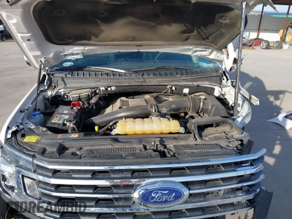 2018 Ford Expedition XLT with VIN 1FMJU1HT5JEA18863, listed as a IAAI auction lot 41815687 with 96,544 mi miles. Bid and sale history available at carsss.com. Image 10.