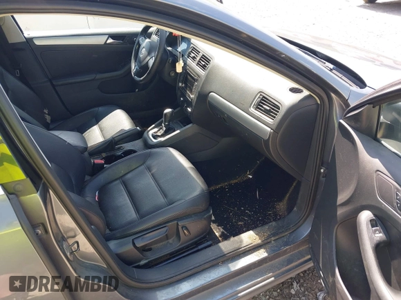 2013 Volkswagen Jetta SE with VIN 3VWDP7AJ9DM370201, listed as a IAAI auction lot 42562810 with 165,991 mi miles and . Bid and sale history available at DreamBid. Image 5.
