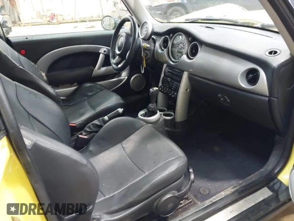 2005 MINI Hardtop with VIN WMWRC33595TJ70125, listed as a IAAI auction lot 42039711 with 178,091 mi miles and . Bid and sale history available at DreamBid. Image 5.