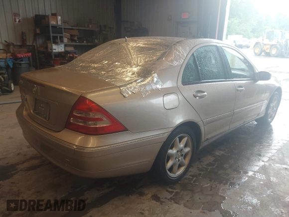 2002 Mercedes-Benz C 230/260/280/320 z VIN WDBRF61J82E005564, wystawiony jako IAAI lot #42468902 z przebiegiem 96 122 mil mil oraz . Historia ofert i sprzedaży dostępna na DreamBid. Obrazek 4.