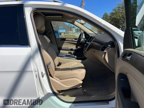2015 Mercedes-Benz M ML 350 with VIN 4JGDA5JB1FA608992, listed as a Copart auction lot 53400185 with 230,284 mi miles and Clean Title. Bid and sale history available at carsss.com. Image 5.