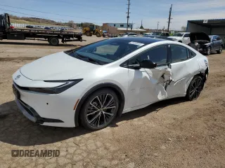 2024 Toyota Prius LE z VIN JTDADABUXR3014790, wystawiony jako Copart lot #51600855 z przebiegiem 8 455 mil mil oraz Szkoda całkowita • Salvage title. Historia ofert i sprzedaży dostępna na DreamBid. Obrazek 1.