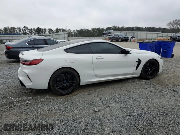 2020 BMW M8 z VIN WBSAE0C09LCD76941, wystawiony jako Copart lot #43378505 z przebiegiem 67 146 mil mil oraz Czysty tytuł • Clean title. Historia ofert i sprzedaży dostępna na DreamBid. Obrazek 3.
