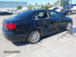 2013 Volkswagen Jetta SE with VIN 3VWDP7AJ4DM423726, listed as a IAAI auction lot 42269121 with 123,073 mi miles and . Bid and sale history available at DreamBid. Image 4.