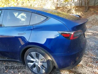 2024 Tesla Model Y Long Range with VIN 7SAYGDEE1RA266328, listed as a IAAI auction lot 40610351 with 13,573 mi miles. Bid and sale history available at carsss.com. Image 22.