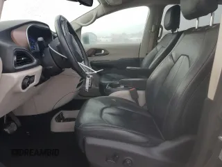 2017 Chrysler Pacifica Touring L with VIN 2C4RC1BG4HR593152, listed as a Copart auction lot 87869615 with 83,292 mi miles and Salvage Title. Bid and sale history available at DreamBid. Image 7.